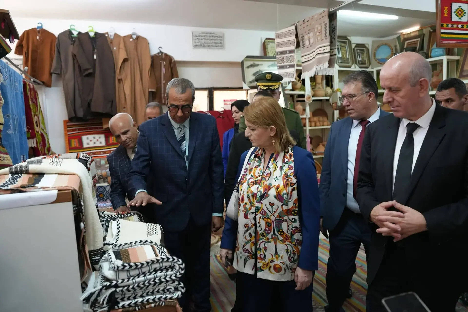 Minister Meddahi Stresses Heritage in Hotel Renovation, Artisan Support