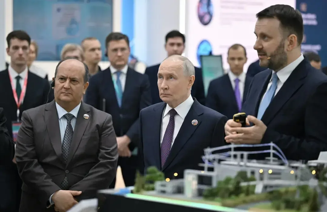Premier Minister Ghrieb Explores Russian Economic Solutions in Moscow