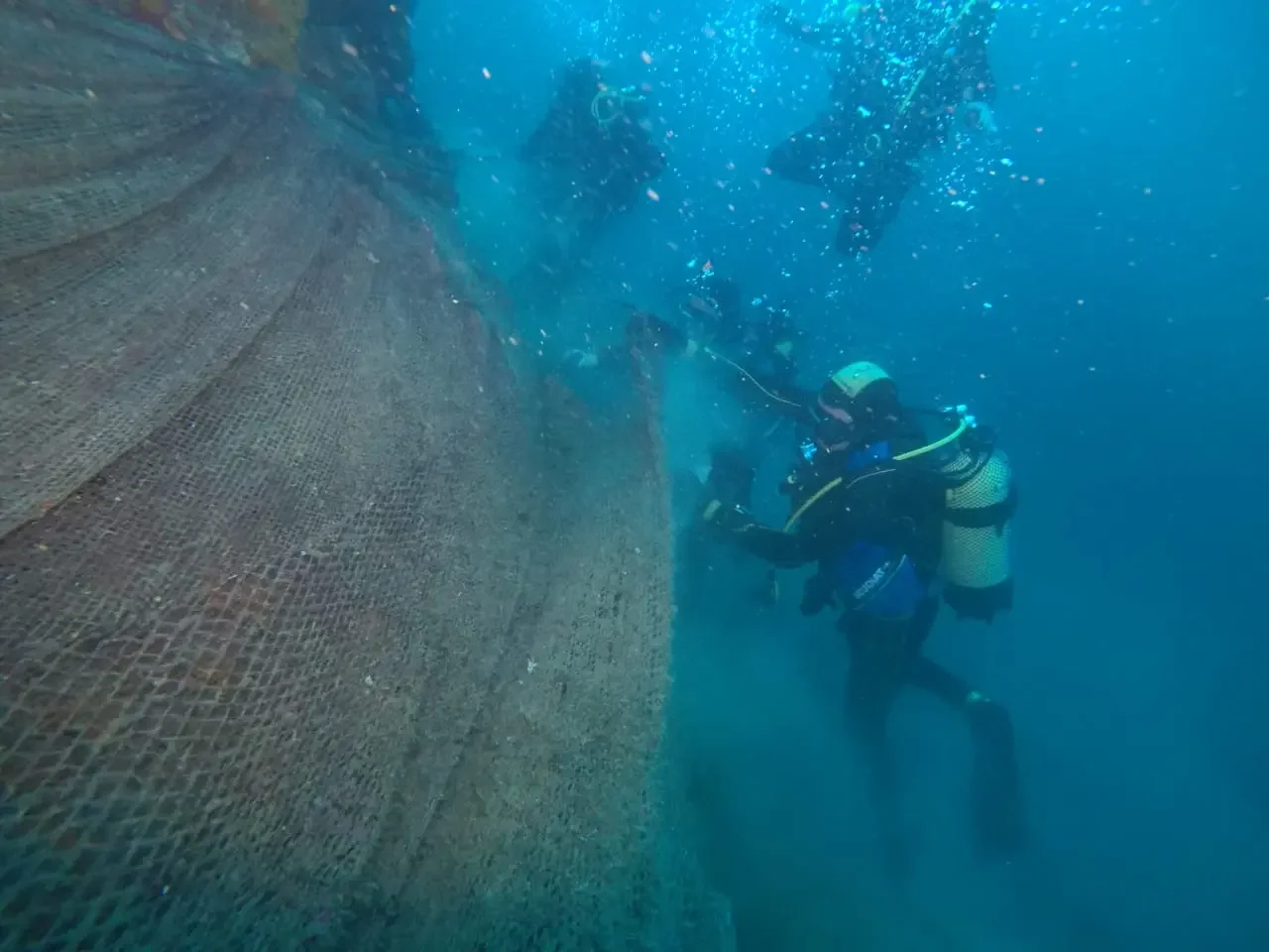Barbarous Divers Recover Ghost Nets Off Oran