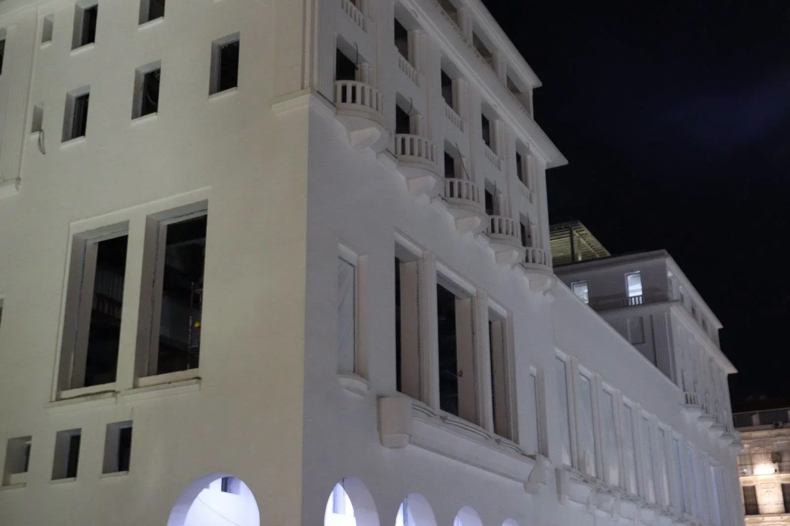 Minister Meddahi Inspects Algiers Safir Hotel Rehabilitation Progress