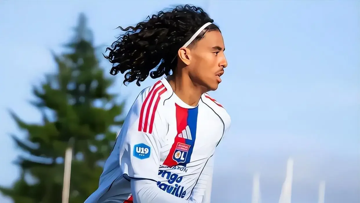 Young Algerian Nessakh Shines in Lyon's Youth Ranks