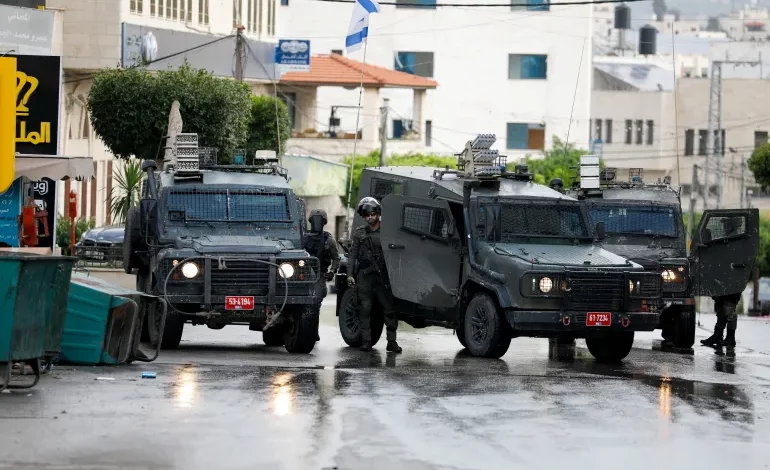 Israeli Forces Arrest Palestinians West Bank Jerusalem