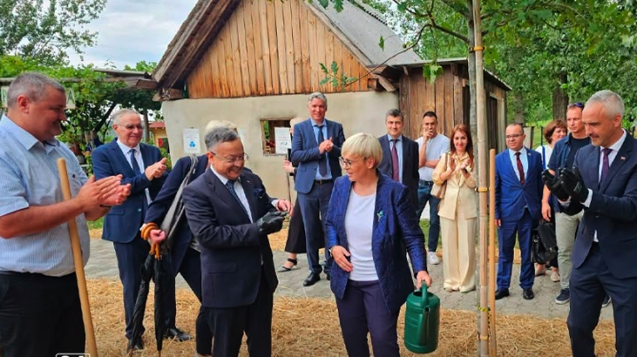 Slovenian President Tours Algeria Pavilion at AGRA 2026