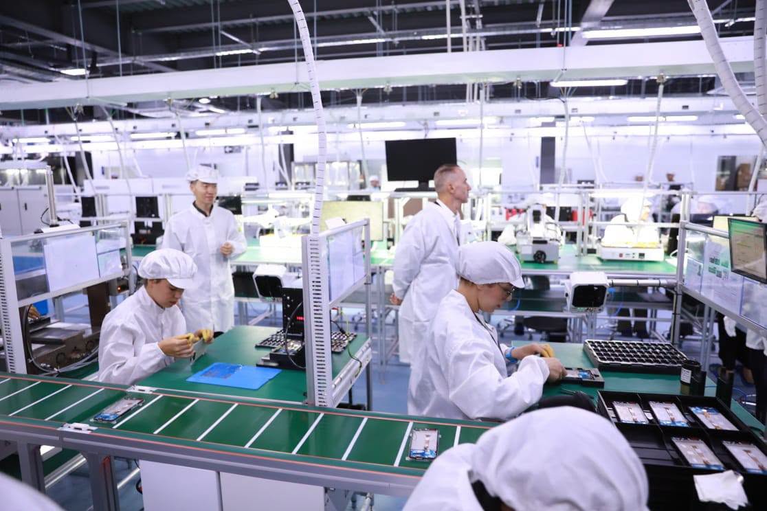 Oran Plant Inaugurated, Creating 1,800 Smartphone Industry Jobs