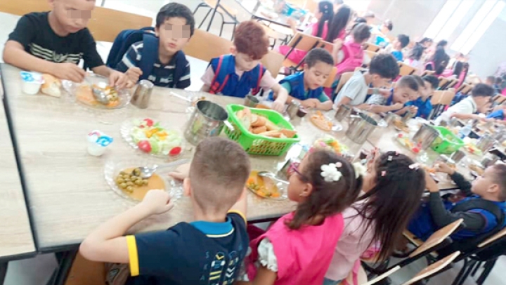 Algiers Provides Hot Meals to Students on School Re-entry