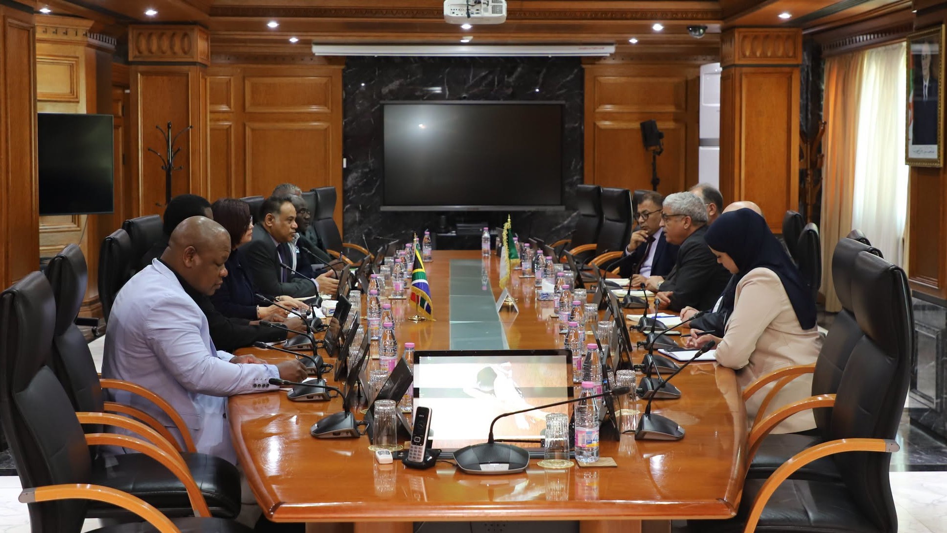 Algiers Hosts South Africa for Hydrocarbons Cooperation
