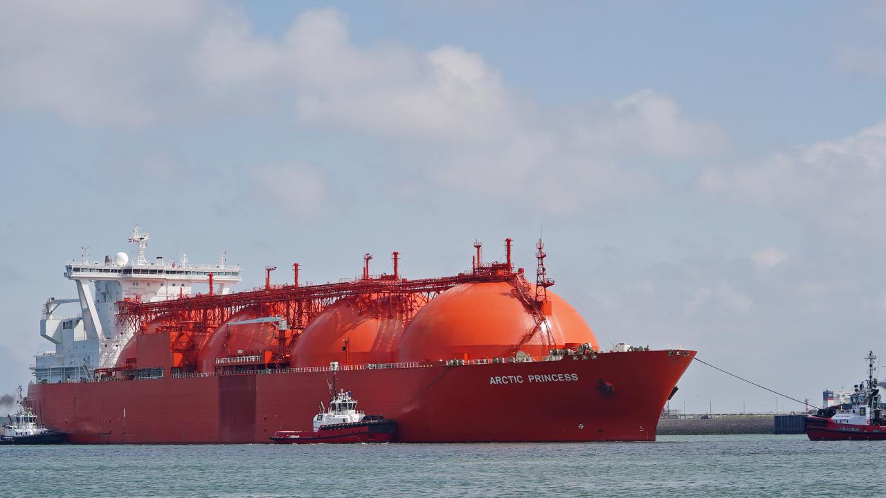 Bangladesh Negotiates Up to Ten Algerian LNG Tankers Annually
