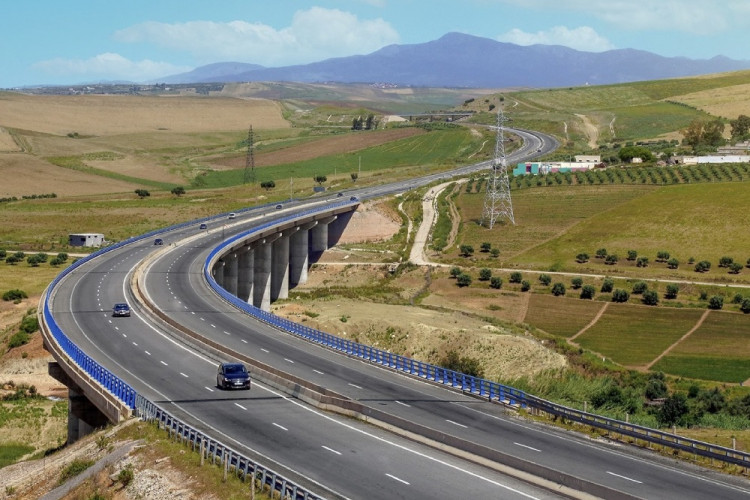 Global Firepower Ranks Algerian Roads First in Maghreb