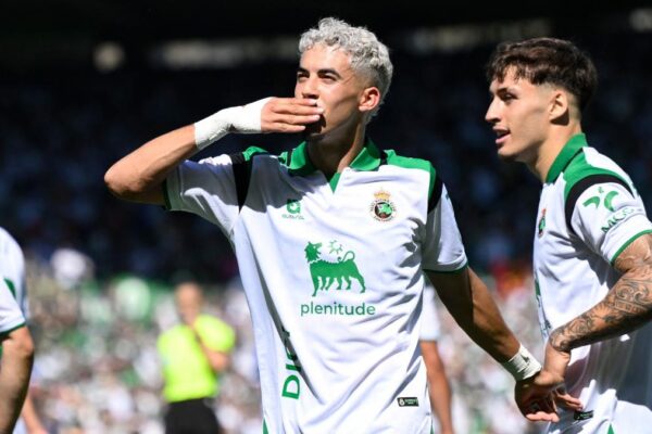 Anthar Yahia Contacts Mohamed Azzi for National Team