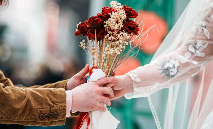 Hundreds Organize Princely Wedding for Blida Woman